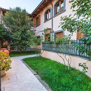 Casa Lilla 1 E 2 Apartment